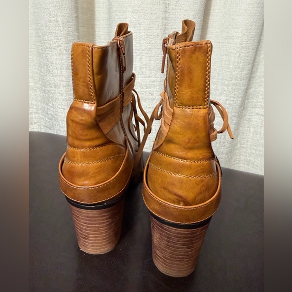 Celebrity pink Stylish Tan Ankle Boots for Women size 10M - Picture 6 of 7